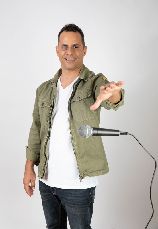 תמונת מופע: אמירם טובים- סטנד אפ